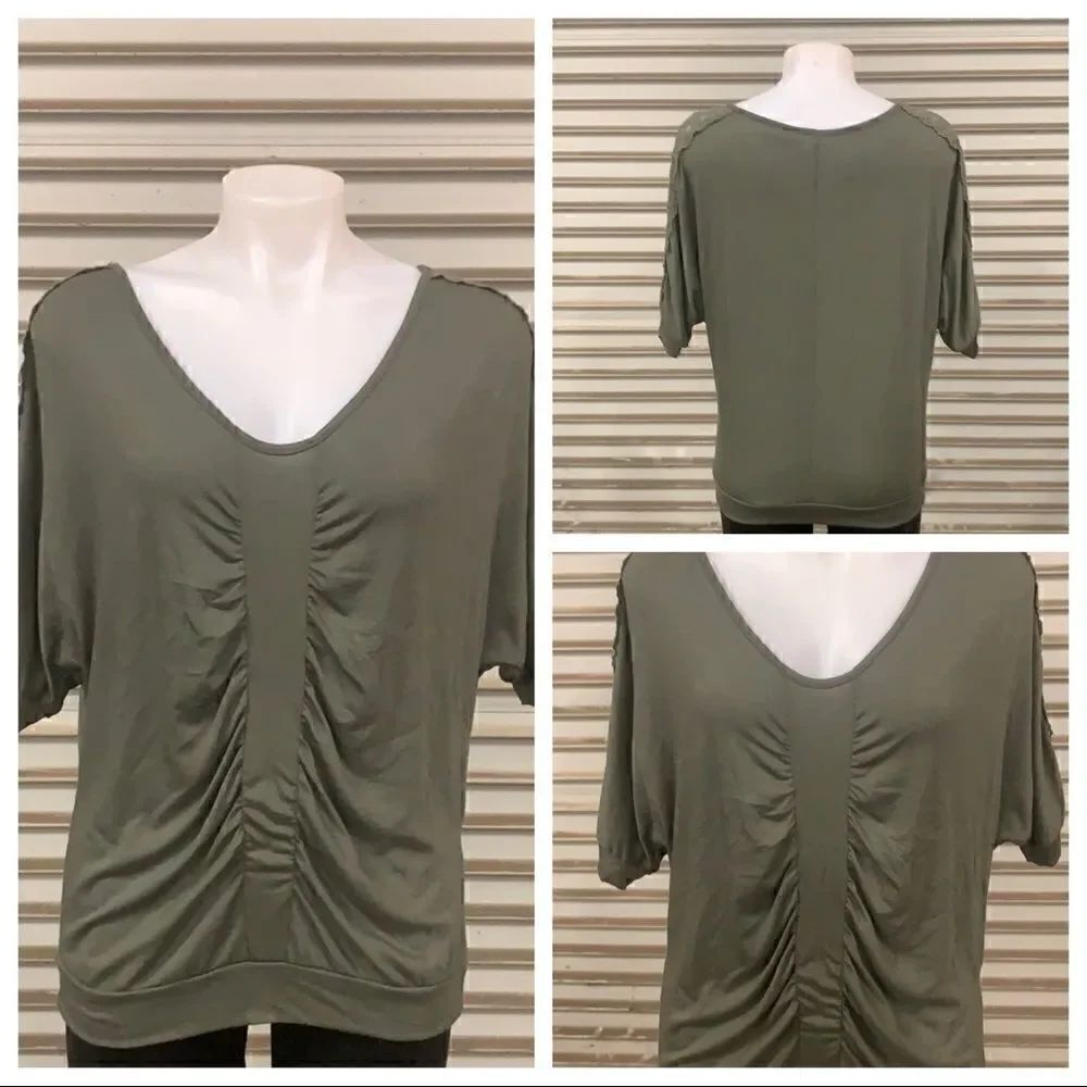 🛍️a.n.a. Green top size medium